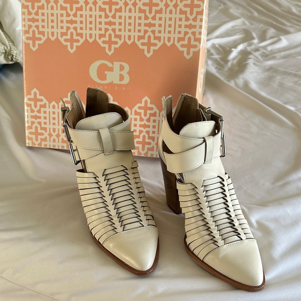 Gianni Bini Women's Cream Heeled Boots